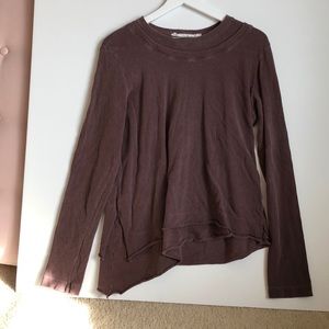 Long sleeve asymmetrical tee shirt
